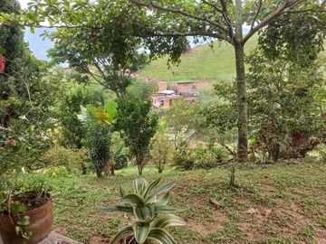 Te vendo esta linda casa finca a dos minutos de la doble calzada entre Girardota y Hatillo bien barata