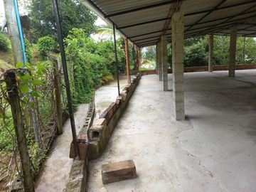 Te vendo esta linda casa finca a dos minutos de la doble calzada entre Girardota y Hatillo bien barata