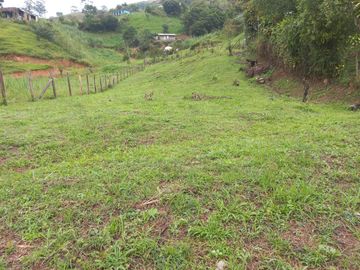 Te vendo esta linda casa finca a dos minutos de la doble calzada entre Girardota y Hatillo bien barata