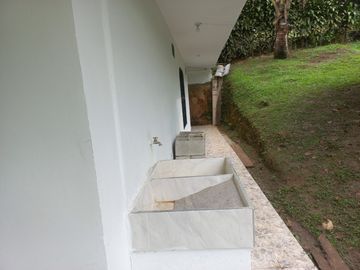 Te vendo esta linda casa finca a dos minutos de la doble calzada entre Girardota y Hatillo bien barata