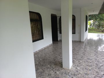 Te vendo esta linda casa finca a dos minutos de la doble calzada entre Girardota y Hatillo bien barata