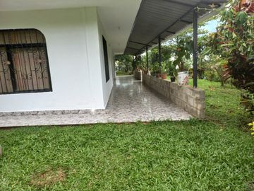 Te vendo esta linda casa finca a dos minutos de la doble calzada entre Girardota y Hatillo bien barata