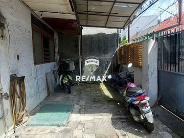 DIJUAL RUMAH TUA COCOK UNTUK INVESTASI KOSKOSAN ATAU TEMPAT TINGGAL