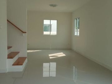 Lanceo Crib รัตนาธิเบศร์ - บ้านเดี่ยว 2 ชั้นหลังมุม