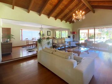Espectacular casa venta 6d/5B quincho y 2 piscinas Oliveto