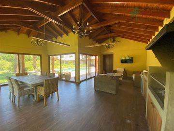 Espectacular casa venta 6d/5B quincho y 2 piscinas Oliveto