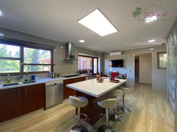 Espectacular casa venta 6d/5B quincho y 2 piscinas Oliveto