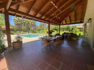 Espectacular casa venta 6d/5B quincho y 2 piscinas Oliveto