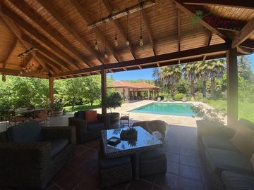 Espectacular casa venta 6d/5B quincho y 2 piscinas Oliveto