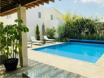 Hermosa Casa en El Refugio Cochera, 3 Recamaras, 3 Baños, Jardín, Alberca