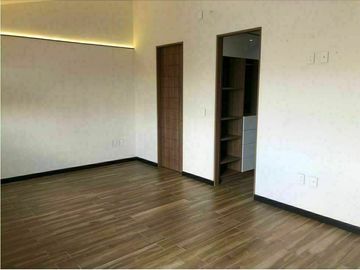 Hermosa Casa en El Refugio Cochera, 3 Recamaras, 3 Baños, Jardín, Alberca