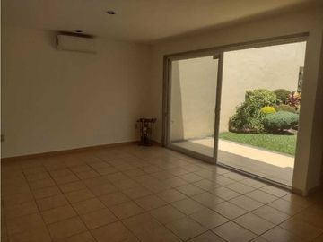 CASA EN VENTA O RENTA EN CONDOMINIO EN JIUTEPEC