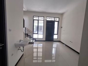 Rumah 2 Lantai Strategis Di Cluster Gardenville TKI 5 Bandung