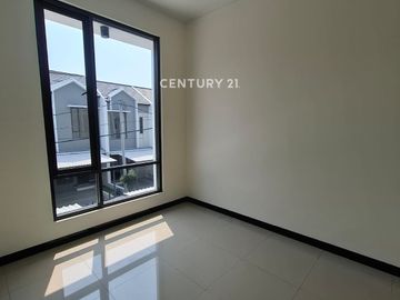 Rumah 2 Lantai Strategis Di Cluster Gardenville TKI 5 Bandung