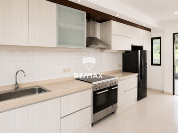 Jarang ada!! Disewakan Rumah Mewah Contemporary Modern di Vermont Parkland, Telaga Golf BSD City