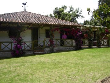 VENDO HERMOSA QUINTA EN LOTIZACIÓN PRIVADA SECTOR EL QUINCHE