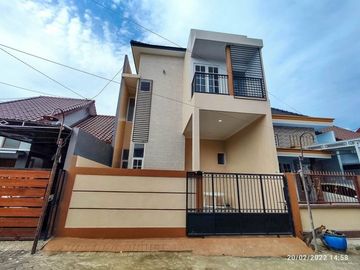 Rumah Baru 2 Lantai Luas 98 di Sulfat Utara kota Malang