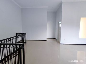 Rumah Baru 2 Lantai Luas 98 di Sulfat Utara kota Malang