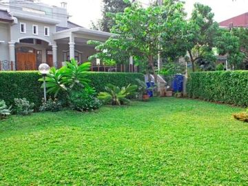 JUAL RUMAH ASRI HALAMAN LUAS SEMI FURNISHED PEKAYON BEKASI
