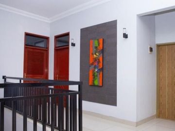 JUAL RUMAH ASRI HALAMAN LUAS SEMI FURNISHED PEKAYON BEKASI