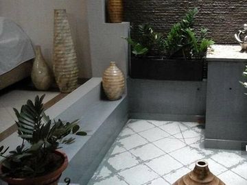 JUAL RUMAH ASRI HALAMAN LUAS SEMI FURNISHED PEKAYON BEKASI