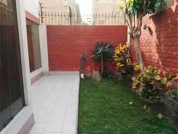 Vendo Amplia Casa En Urb. Mayorazgo - Ate, Límite Con La Molina
