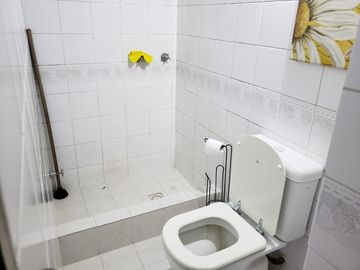 Casa 6 Amb. SUM y Fondo Parq. Excelente