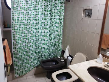 Casa 6 Amb. SUM y Fondo Parq. Excelente