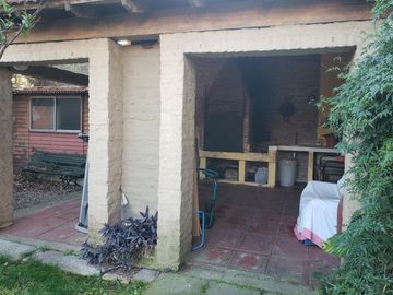 Casa 6 Amb. SUM y Fondo Parq. Excelente