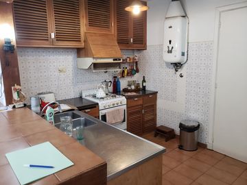 Casa 6 Amb. SUM y Fondo Parq. Excelente
