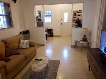 Casa 6 Amb. SUM y Fondo Parq. Excelente