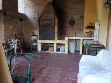 Casa 6 Amb. SUM y Fondo Parq. Excelente