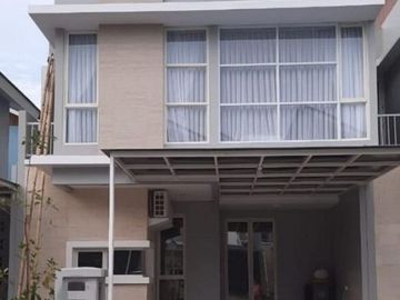 Rumah Nyaman Full Renovasi dan Furnished di Cluster Lavesh Harapan Indah Bekasi