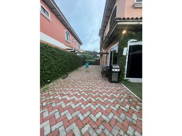 EL DORAL - VENDO O ALQUILO ESPECTACULAR CASA - COSTA SUR