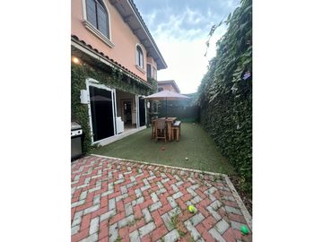 EL DORAL - VENDO O ALQUILO ESPECTACULAR CASA - COSTA SUR