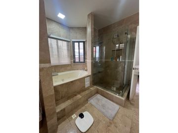 EL DORAL - VENDO O ALQUILO ESPECTACULAR CASA - COSTA SUR