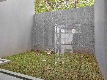 Rumah Town House di Puri Pesanggrahan Jakarta Selatan