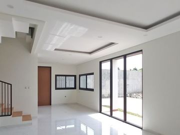 Rumah Town House di Puri Pesanggrahan Jakarta Selatan