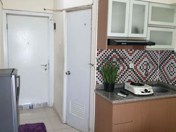Apartemen bulanan full furnish dan wifi ready green pramuka
