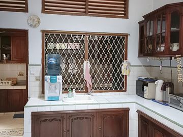 DIJUAL RUMAH KLASIK DAN ASRI DI LOKASI STRATEGIS DI BINTARO