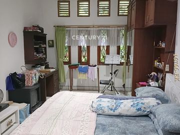 DIJUAL RUMAH KLASIK DAN ASRI DI LOKASI STRATEGIS DI BINTARO