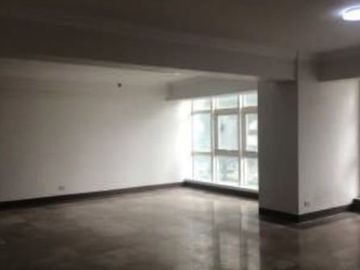 For SALE: 4 Bedroom in Washington Tower Paranaque City
