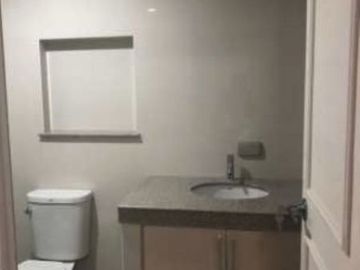 For SALE: 4 Bedroom in Washington Tower Paranaque City