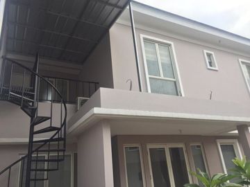Rumah Cantik dan Modern di Cluster Chiara Suvarna Sutera