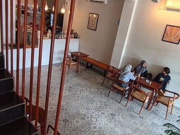2103. Jual Ruko 3 Lantai Modern Surabaya Jalan Utama Jambangan