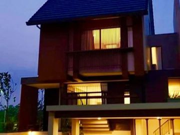 Rumah dengan Attic Room Caelus Greenwich Park BSD City
