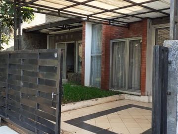 Rumah dijual BUTUH UANG, lokasi super strategis