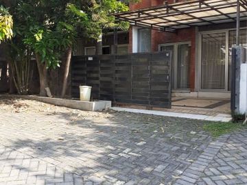 Rumah dijual BUTUH UANG, lokasi super strategis