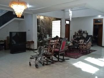 Rumah strategis dekat UNIKA bisa untuk kos2an