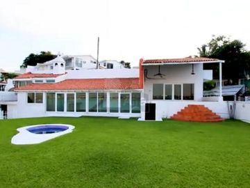 Casa en Venta en residencial del circuito del Lago, Tequesquitengo, Jojutla, Morelos.